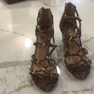 Women’s wedge sandals